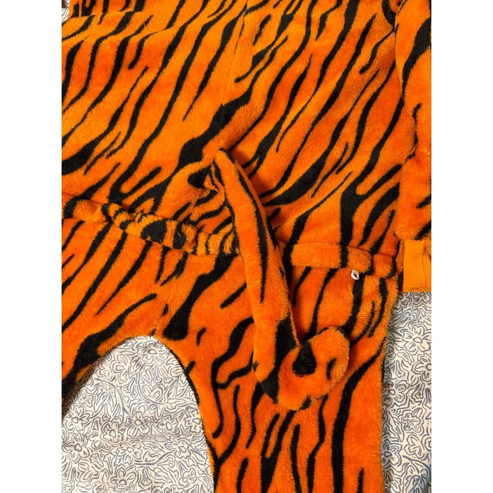 Tiger Kid Costume Size 110 4/5T Zip Front Zip Bottom Long Sleeve Hoodie Tail Zoo